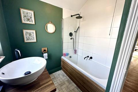 135 Porthkerry Road, Barry, CF62 7EQ