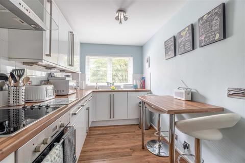 Flat 15, Deacon Court Dedworth Road, Windsor, SL4 4LW