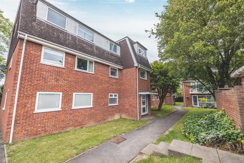 Flat 15, Deacon Court Dedworth Road, Windsor, SL4 4LW