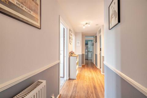 Flat 15, Deacon Court Dedworth Road, Windsor, SL4 4LW