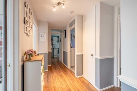 Flat 15, Deacon Court Dedworth Road, Windsor, SL4 4LW