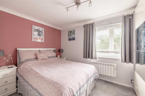 Flat 15, Deacon Court Dedworth Road, Windsor, SL4 4LW