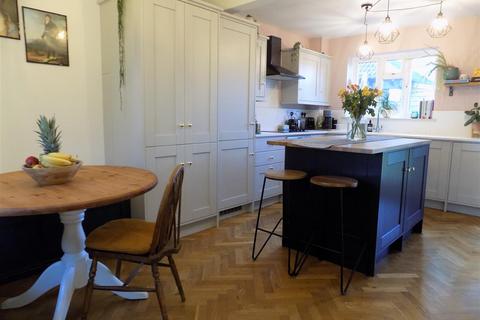 22 Walnut Road, Bottesford, Nottingham, NG13 0AY