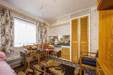 36 Cawcott Drive, Windsor, SL4 5PU
