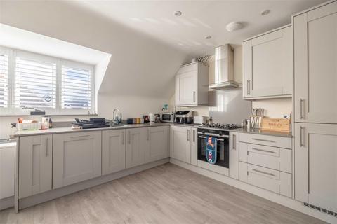 54 Bryan Gardens, Binfield, Bracknell, RG42 4JQ