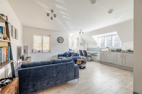 54 Bryan Gardens, Binfield, Bracknell, RG42 4JQ