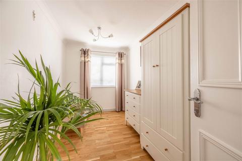 11 Keeler Close, Windsor, SL4 4NL