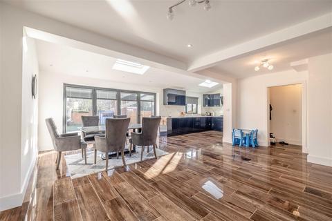 46 Stuart Way, Windsor, SL4 5NT