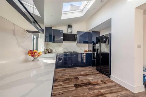 46 Stuart Way, Windsor, SL4 5NT