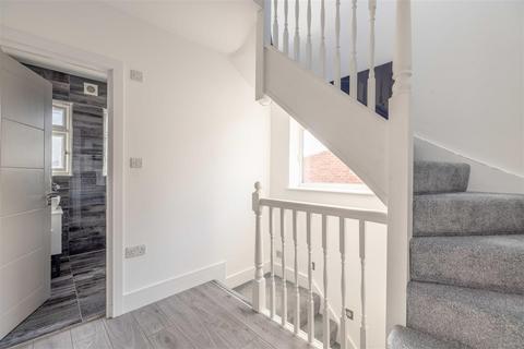 46 Stuart Way, Windsor, SL4 5NT