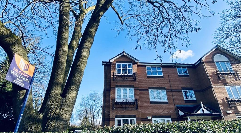 Lancaster Road, Salford M6 2 bed flat £950 pcm (£219 pw)