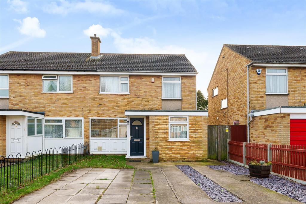 Goodrich Avenue, Bedford 3 bed semidetached house for sale £325,000