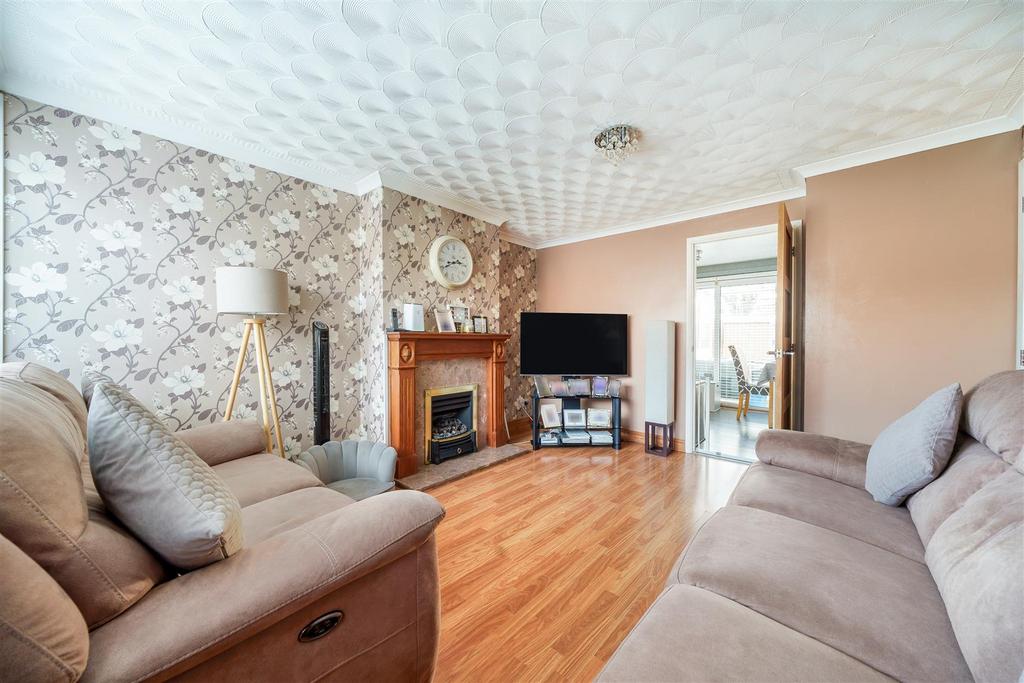 Goodrich Avenue, Bedford 3 bed semidetached house for sale £325,000