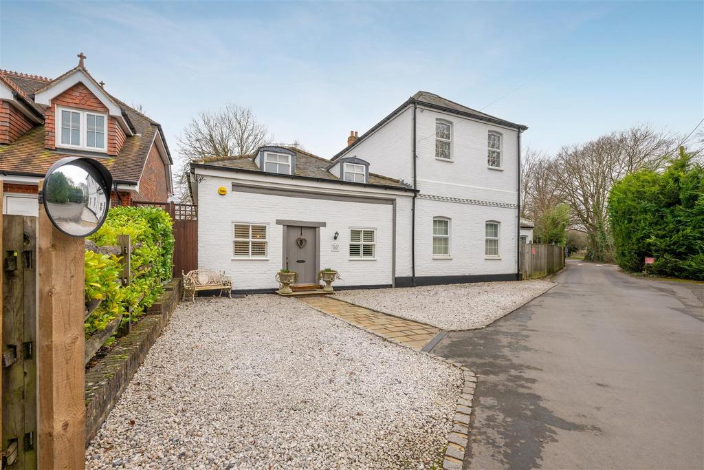 Warfield Park, Warfield 3 bed cottage to rent £2,500 pcm (£577 pw)