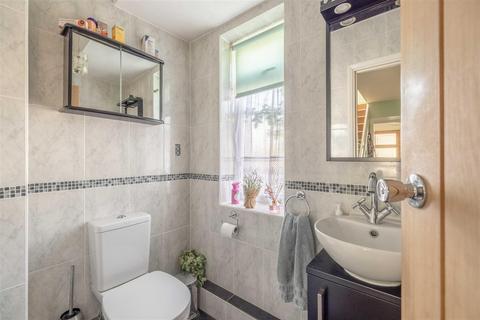 46 Burnetts Road, Windsor, SL4 5PL