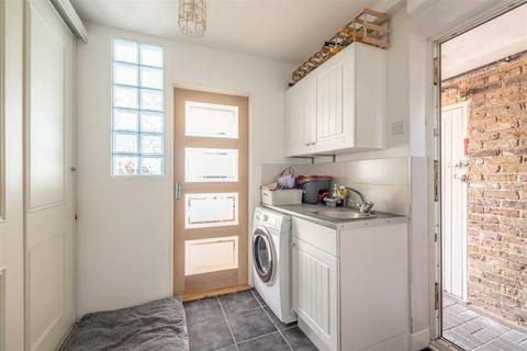 46 Burnetts Road, Windsor, SL4 5PL
