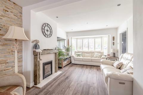 1 Greenacre, Windsor, SL4 5LW