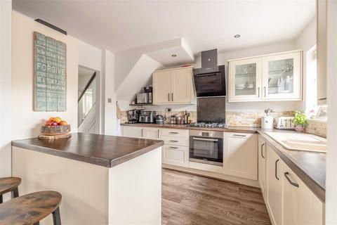 1 Greenacre, Windsor, SL4 5LW