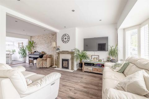 1 Greenacre, Windsor, SL4 5LW