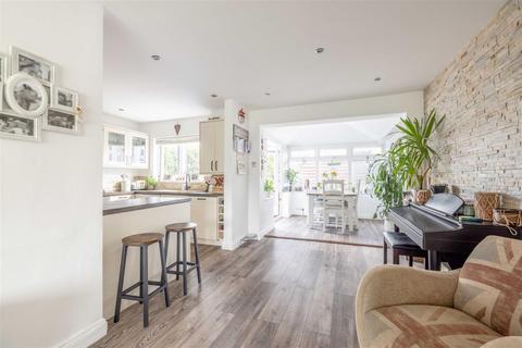 1 Greenacre, Windsor, SL4 5LW
