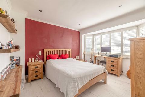1 Greenacre, Windsor, SL4 5LW
