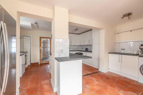 31 Forest Road, Windsor, SL4 4HX