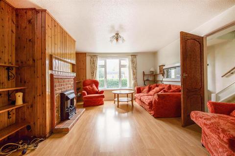16 Aston Mead, Windsor, SL4 5PW