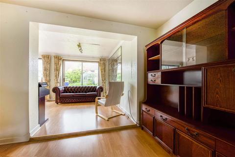 16 Aston Mead, Windsor, SL4 5PW