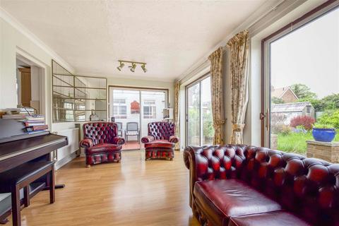 16 Aston Mead, Windsor, SL4 5PW