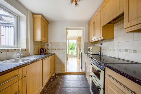 16 Aston Mead, Windsor, SL4 5PW