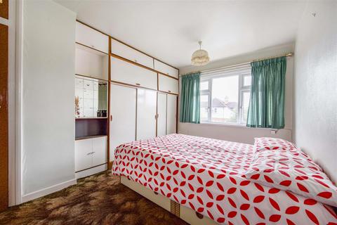 16 Aston Mead, Windsor, SL4 5PW