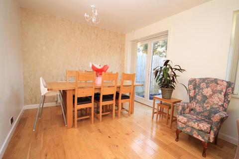 10 Farlea Drive, Bradford, BD2 3RJ