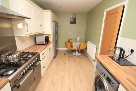 10 Farlea Drive, Bradford, BD2 3RJ
