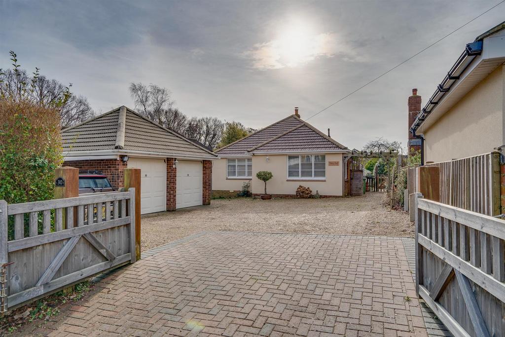 Dibles Road, Warsash, Southampton 3 bed detached bungalow for sale £