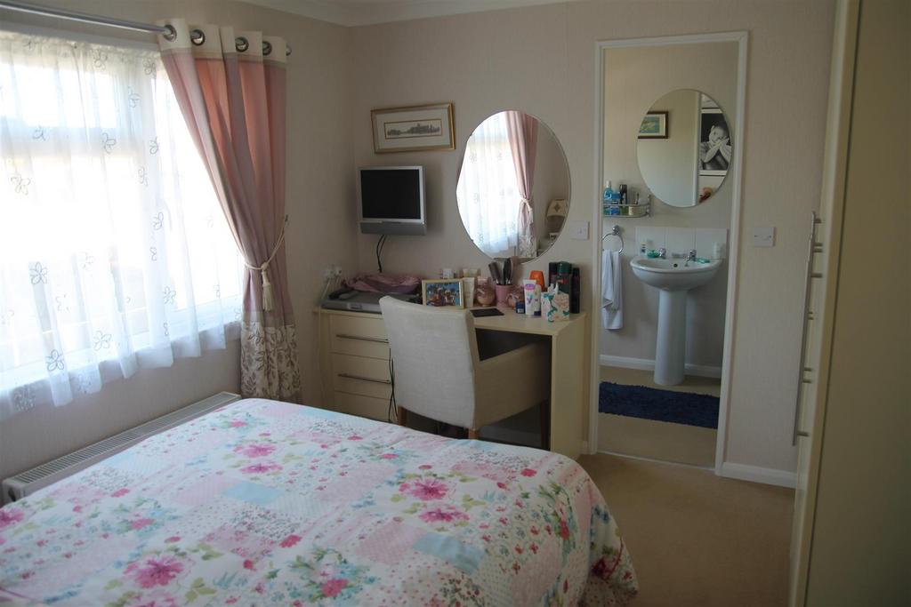Bed1.JPG