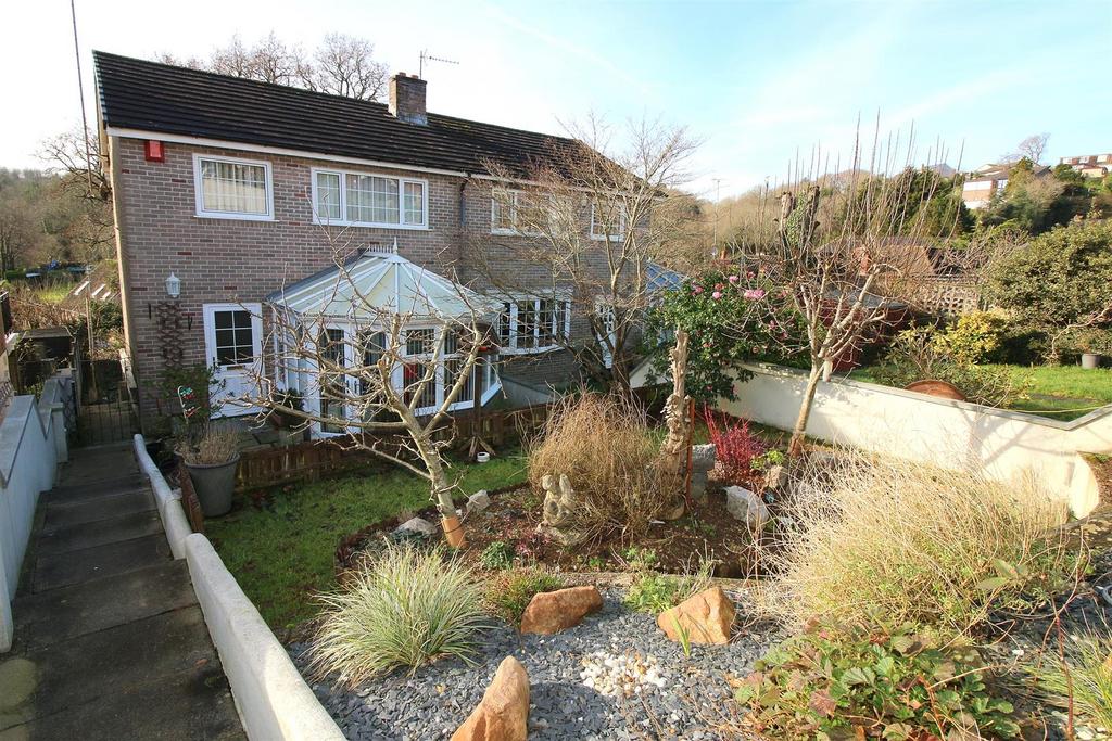 Carnoustie Drive, Saltash 3 bed semidetached house for sale £265,000