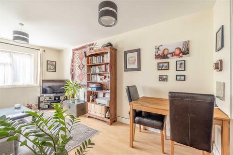 2 Keeler Close, Windsor, SL4 4NL
