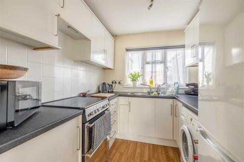 2 Keeler Close, Windsor, SL4 4NL