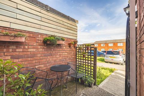 2 Keeler Close, Windsor, SL4 4NL