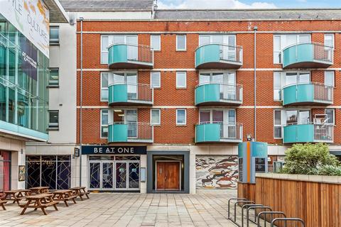 9 The Oaks Square, Epsom, KT19 8AR