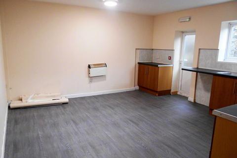 2 bedroom flat to rent, Pool Street, Caernarfon