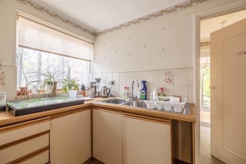 12 Follett Close, Old Windsor, Windsor, SL4 2NZ
