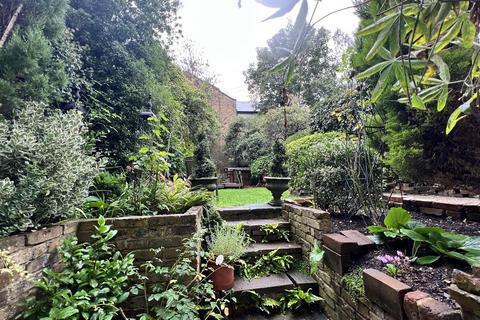 Flat 1, 24a Clarence Road, Windsor, SL4 5AQ