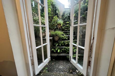 Flat 1, 24a Clarence Road, Windsor, SL4 5AQ