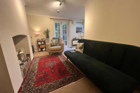 Flat 1, 24a Clarence Road, Windsor, SL4 5AQ