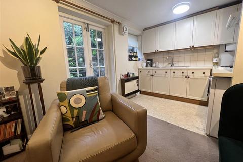 Flat 1, 24a Clarence Road, Windsor, SL4 5AQ