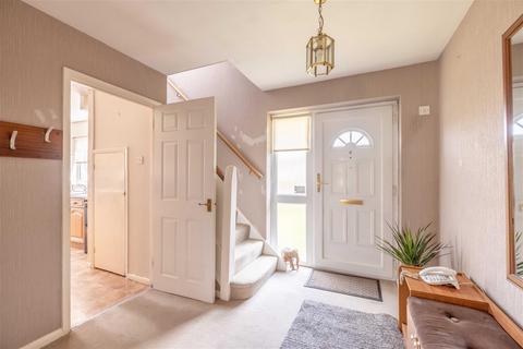 9 Highfield Road, Windsor, SL4 4DN