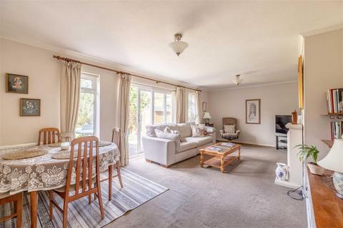 9 Highfield Road, Windsor, SL4 4DN