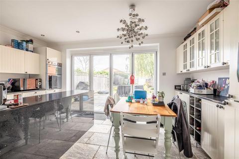 24 Forest Road, Windsor, SL4 4HU