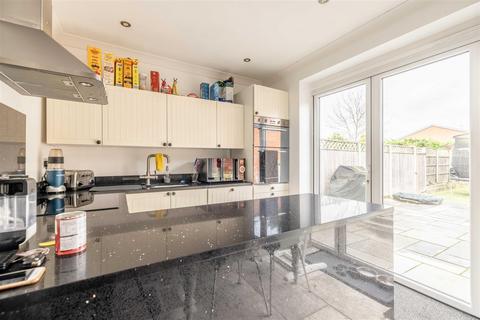 24 Forest Road, Windsor, SL4 4HU